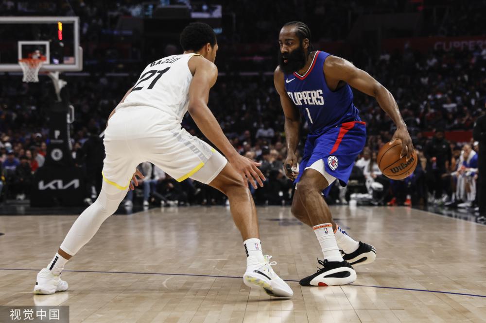 自从效力于 自从效力于